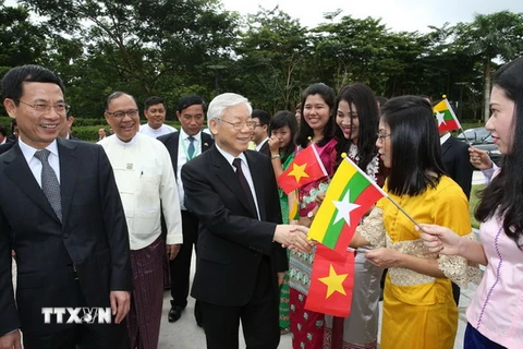 Tổng Bí thư Nguyễn Phú Trọng dự Lễ khánh thành và thăm trụ sở Tập đoàn Liên doanh Viettel Myanmar (Mytel). (Ảnh: Trí Dũng/TTXVN)