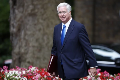 Bộ trưởng Quốc phòng Anh Michael Fallon tới dự cuộc họp nội các ở thủ đô London ngày 5/9. (nguồn: AFP/TTXVN)