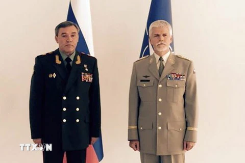 Tướng Valery Gerasimov (ảnh, trái) đã có cuộc gặp với Chủ tịch Ủy ban Quân sự Tổ chức Hiệp ước Bắc Đại Tây Dương (NATO), Tướng Petr Pavel (ảnh, phải). (Nguồn: NATO HQ/ TTXVN)