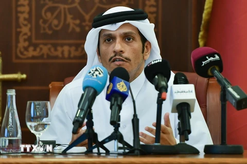 Ngoại trưởng Qatar Sheikh Mohammed bin Abdulrahman Al-Thani phát biểu trong cuộc họp báo ở Doha ngày 30/8. (Nguồn: EPA/TTXVN)