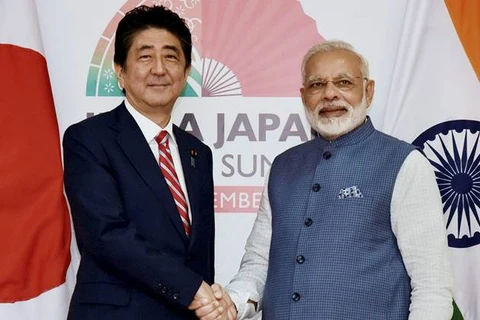 Thủ tướng Nhật Bản Shinzo Abe và người đồng cấp Ấn Độ Narendra Modi. (Nguồn: indianexpress.com)
