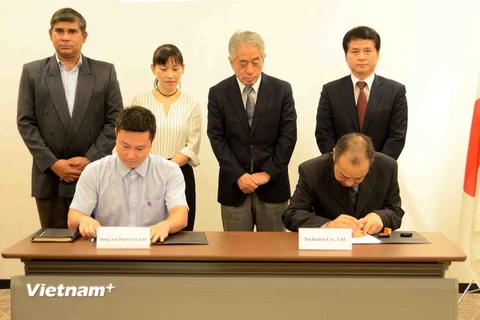Lễ ký kết hợp tác giữa Công ty cổ phần nhựa Hưng Yên và công ty Nichietsu của Nhật Bản. (Ảnh: Thành Hữu/Vietnam+)