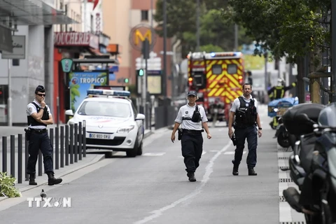 Cảnh sát phong tỏa khu vực thu giữ được chất nổ ở Villejuif ngày 6/9. (Nguồn: AFP/TTXVN)