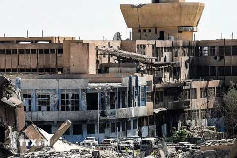 Cảnh đổ nát sau các cuộc không kích ở Syria. (Nguồn: AFP/TTXVN)