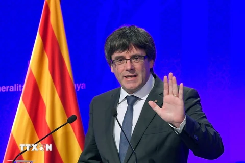 Thủ hiến Catalunya Carles Puigdemont phát biểu trong cuộc họp báo tại Barcelona, Tây Ban Nha ngày 2/10. (Nguồn: AFP/TTXVN)