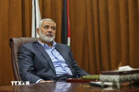 Thủ lĩnh phong trào vũ trang Hamas của Palestine Ismail Haniya tại văn phòng ở Gaza ngày 12/9. (Nguồn: AFP/TTXVN)