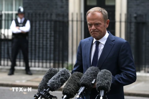 Chủ tịch EC Donald Tusk trong cuộc họp báo nhân chuyến thăm Anh ở London ngày 26/9. (Nguồn: AFP/TTXVN)