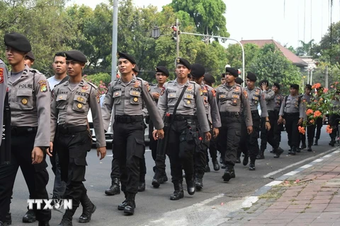 Cảnh sát Indonesia triển khai tại Jakarta. (Nguồn: AFP/TTXVN)