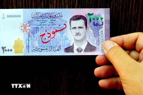 Hình ảnh của Tổng thống Bashar al-Assad trên tờ tiền mới trị giá 2.000 bảng Syria vừa được chính thức lưu hành ở quốc gia Trung Đông ngày 2/7. (Nguồn: EPA/TTXVN)