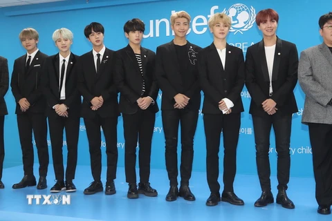 Các thành viên nhóm nhạc BTS tại lễ khởi động sáng kiến 'Love Myself' của UNICEF tại Seoul, Hàn Quốc ngày 1/11. (Nguồn: Yonhap/TTXVN)
