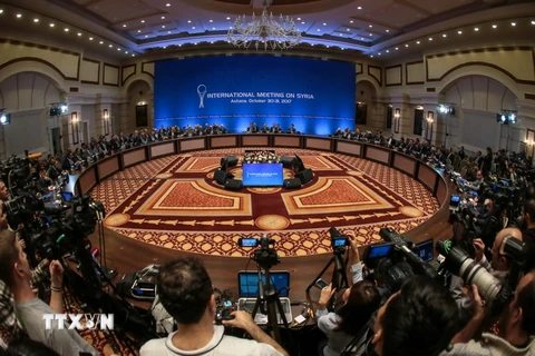 Toàn cảnh cuộc họp tại vòng đàm phán thứ 7 về hòa bình Syria ở Astana, Kazakhstan ngày 31/10. (Nguồn: AFP/TTXVN)