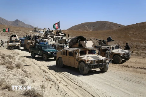 Lực lượng an ninh Afghanistan trong chiến dịch truy quét phiến quân Taliban tại tỉnh Ghazni ngày 24/9. (Nguồn: AFP/TTXVN)