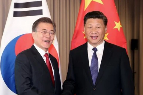 Tổng thống Hàn Quốc Moon Jae-in và Chủ tịch Trung Quốc Tập Cận Bình. (Nguồn: scmp.com)