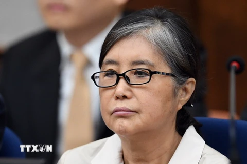 Bị cáo Choi Soon-sil tại Tòa án Trung tâm quận Seoul ngày 23/5. (Nguồn: THX/TTXVN)