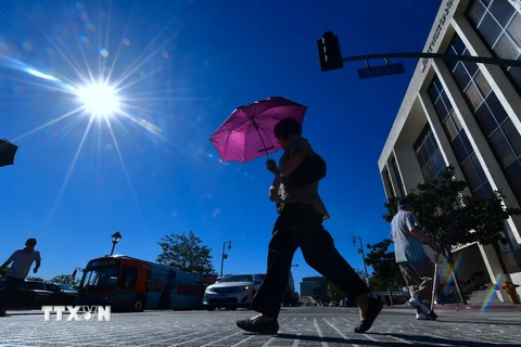 Cảnh nắng nóng trên đường phố Los Angeles, Mỹ ngày 24/10. (Nguồn: AFP/TTXVN)