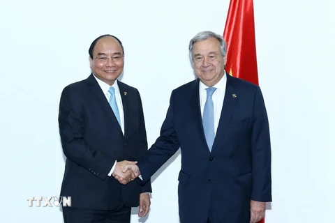 Thủ tướng Chính phủ Nguyễn Xuân Phúc gặp Tổng Thư ký Liên hợp quốc Antonio Guterres. (Ảnh: Thống Nhất/TTXVN)