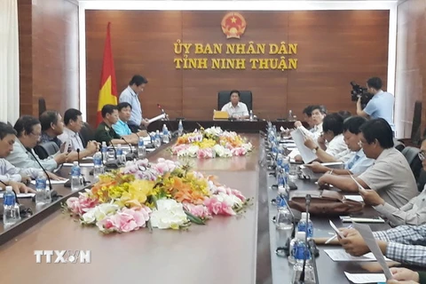 Quang cảnh cuộc họp của Ủy ban Nhân dân tỉnh Ninh Thuận. (Ảnh: Nguyễn Thành/TTXVN)
