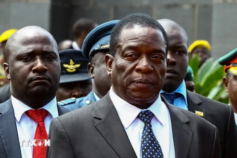 Ông Emmerson Mnangagwa (giữa) trong một sự kiện tại Harare, Zimbabwe ngày 7/1. (Nguồn: AFP/TTXVN)