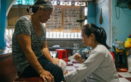 [Video] Phòng khám miễn phí cho người nghèo giữa lòng Sài Gòn