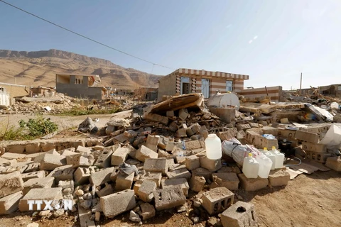 Cảnh đổ nát sau trận động đất 7,3 độ Richter tại tỉnh Kermanshah, Iran ngày 15/11. (Nguồn: AFP/TTXVN)
