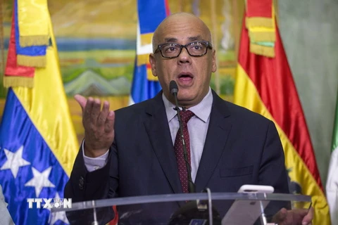 Bộ trưởng Thông tin và truyền thông Jorge Rodriguez phát biểu trong cuộc họp báo tại Santo Domingo, Cộng hòa Dominicana ngày 2/12. (Nguồn: AFP/TTXVN)