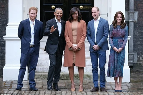 Hoàng tử Harry “bày mặt xấu” trêu cựu Tổng thống Obama