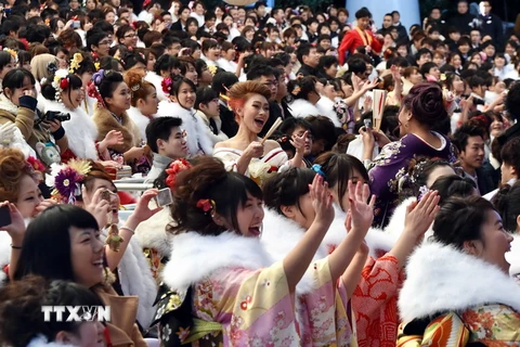 Các thiếu nữ Nhật Bản trong trang phục kimono truyền thống. (Nguồn: AFP/TTXVN)