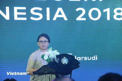 Bộ trưởng Ngoại giao Indonesia Retno Marsudi thuyết trình tại cuộc họp báo quốc tế. (Ảnh: Đỗ Quyên/Vietnam+)