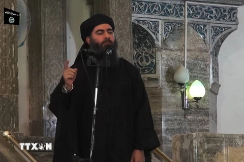 Thủ lĩnh Abu Bakr al-Baghdadi thuyết giáo tại một nhà thờ Hồi giáo ở thành phố Mosul, Iraq. (Nguồn: AFP/TTXVN)