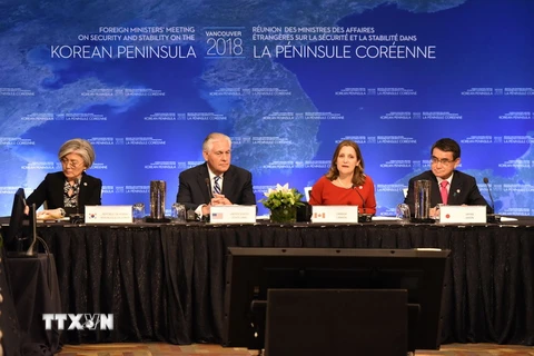 Các Ngoại trưởng Kang Kyung-wha của Hàn Quốc, Rex Tillerson của Mỹ, Chrystia Freeland của Canada và Taro Kono của Nhật Bản tại phiên khai mạc hội nghị ở Canada. (Nguồn: AFP/TTXVN)