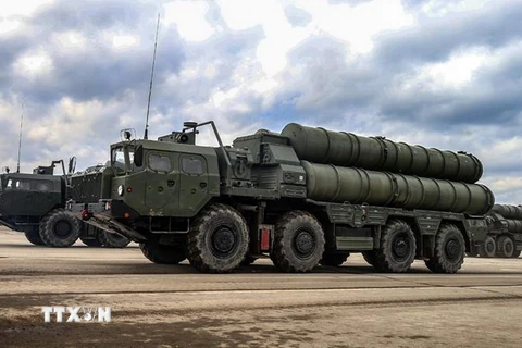 Hệ thống tên lửa phòng không S-400 của Nga. (Nguồn: AA/TTXVN)