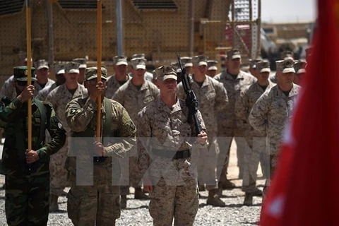 Binh sỹ Mỹ và Afghanistan tại Lashkar Gah, tỉnh Helmand, Afghanistan ngày 29/4/2017. (Nguồn: AFP/TTXVN)