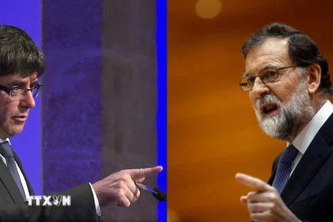Thủ tướng Tây Ban Nha Mariano Rajoy (phải) và ông Carles Puigdemont (trái) khi còn giữ chức Thủ hiến vùng Catalonia. (Nguồn: AFP/TTXVN)