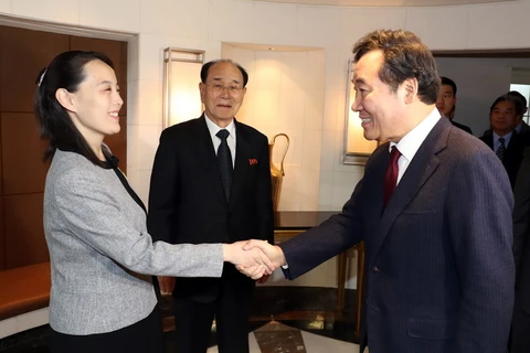 Bà Kim Yo-jong (trái), Chủ tịch Đoàn Chủ tịch Hội nghị Nhân dân Tối cao Triều Tiên Kim Yong-nam (giữa) và Thủ tướng Hàn Quốc Lee Nak-yon (phải). (Nguồn: Yonhap/TTXVN) 