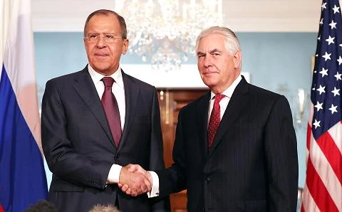 Ngoại trưởng Nga Sergei Lavrov (trái) và người đồng cấp Mỹ Rex Tillerson. (Nguồn: Getty Images)