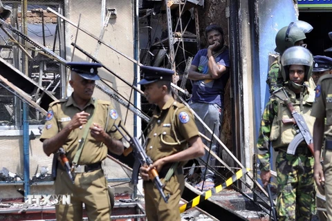 Cảnh sát Sri Lanka gác tại Kandy ngày 6/3. (Nguồn: AFP/TTXVN)