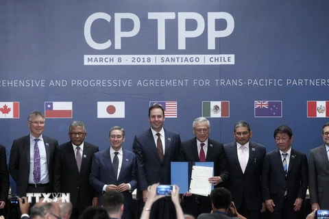Đại diện các nước tham gia lễ ký Hiệp định CPTPP chụp ảnh chung tại hội nghị ở Santiago ngày 8/3. (Nguồn: AFP/TTXVN)