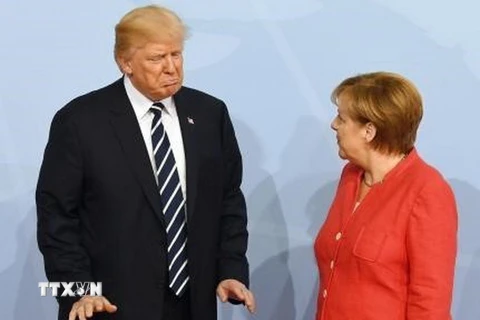 Thủ tướng Đức Angela Merkel (phải) trong cuộc gặp Tổng thống Mỹ Donald Trump tại Hamburg (Đức) ngày 7/7/2017. (Nguồn: AFP/TTXVN)