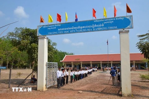 Trường tiểu học hữu nghị Bà Rịa-Kampong Thom do Công ty Bà Rịa-Kampong Thom đầu tư xây dựng trên khu đất dự án trồng cao su. (Ảnh: Nhóm phóng viên TTXVN tại Campuchia)