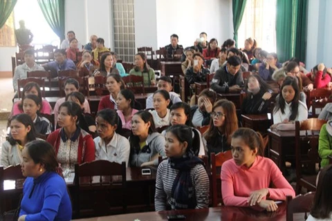 Bao giờ mới giải quyết được vụ hơn 500 giáo viên mất việc ở Đắk Lắk?