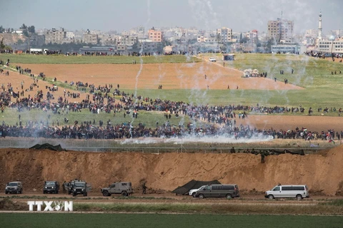 Xung đột giữa binh sỹ Israel và người biểu tình Palestine tại Dải Gaza ngày 30/3. (Nguồn: THX/TTXVN) 