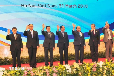 Thủ tướng Nguyễn Xuân Phúc và các Trưởng đoàn chụp ảnh chung. (Nguồn: TTXVN)