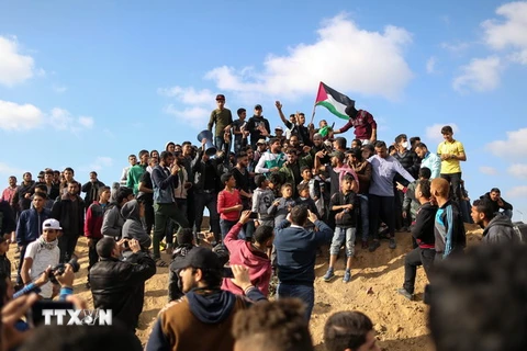 Quang cảnh cuộc biểu tình yêu cầu quyền hồi hương của người tị nạn Palestine tại Gaza ngày 30/3. (Nguồn: AFP/TTXVN) 