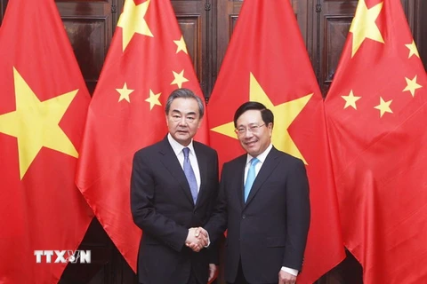Phó Thủ tướng, Bộ trưởng Bộ Ngoại giao Phạm Bình Minh và Ủy viên Quốc vụ, Bộ trưởng Bộ Ngoại giao Trung Quốc Vương Nghị. (Ảnh: Lâm Khánh/TTXVN) 