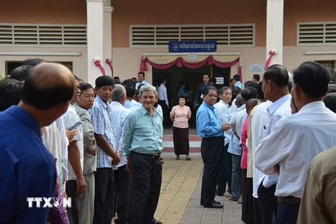 Quang cảnh trước phòng bỏ phiếu tại tỉnh Kandal cuộc bầu cử Thượng viện khóa 4 ở Campuchia. (Ảnh minh họa: Chanh Đa/TTXVN)