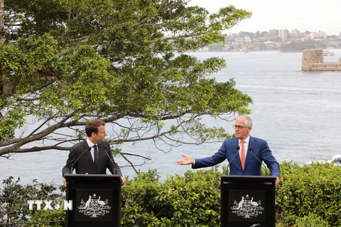 Tổng thống Pháp Emmanuel Macron (trái) và Thủ tướng Australia Malcolm Turnbull tại cuộc họp báo ở Sydney ngày 2/5. (Nguồn: AFP/TTXVN)