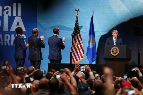 Tổng thống Mỹ Donald Trump phát biểu tại đại hội thường niên của Hiệp hội Súng trường Quốc gia (NRA) tại Dallas. (Nguồn: AFP/TTXVN) 
