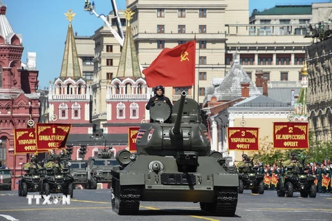 Xe tăng T-34 của quân đội Nga tại lễ diễu binh kỷ niệm 73 năm Ngày Chiến thắng trên Quảng trường Đỏ ở thủ đô Moskva. (Nguồn: AFP/TTXVN)