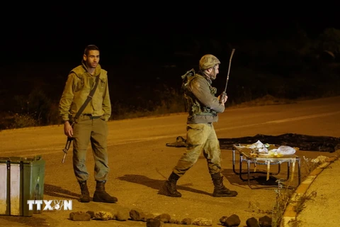 Binh sỹ Israel gác tại khu vực Cao nguyên Golan ngày 10/5. (Nguồn: THX/TTXVN)