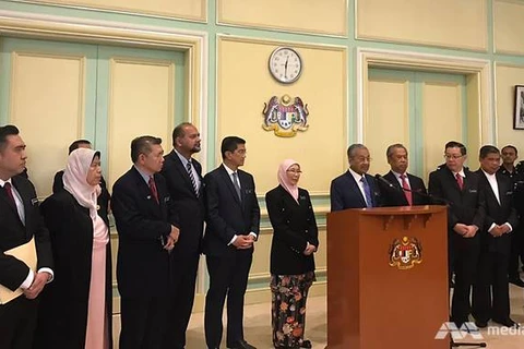 Thủ tướng Mahathir Mohamad (giữa) phát biểu sau khi chủ trì cuộc họp. (Nguồn: channelnewsasia.com)